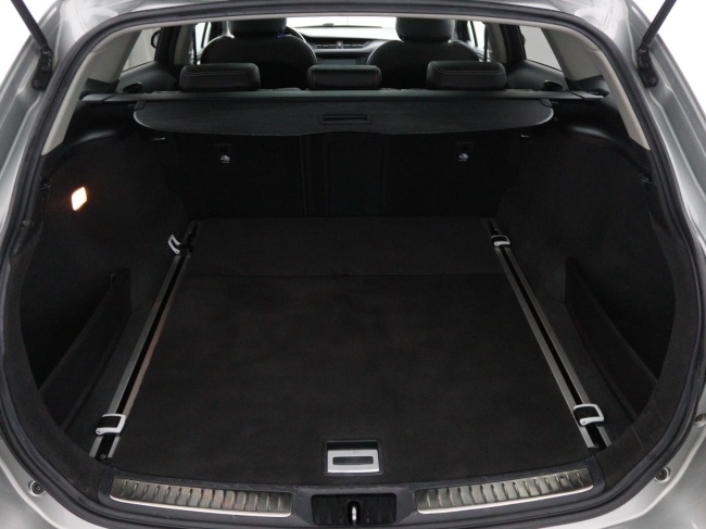 Toyota Avensis Touring Sports - 1.8 VVT-i SkyView Limited