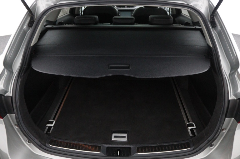 Toyota Avensis Touring Sports - 1.8 VVT-i SkyView Limited 24