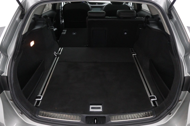 Toyota Avensis Touring Sports - 1.8 VVT-i SkyView Limited 25