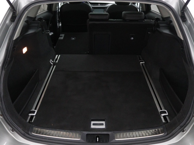 Toyota Avensis Touring Sports - 1.8 VVT-i SkyView Limited