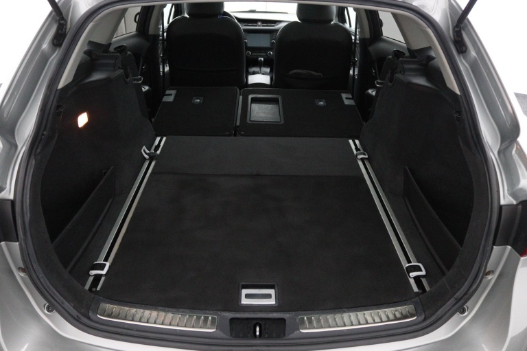 Toyota Avensis Touring Sports - 1.8 VVT-i SkyView Limited 26