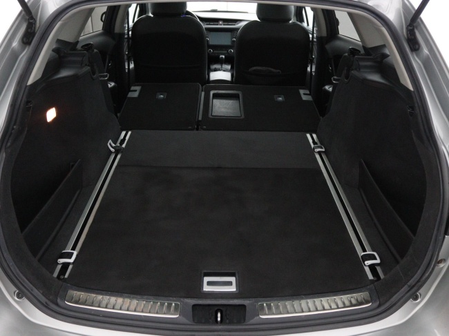 Toyota Avensis Touring Sports - 1.8 VVT-i SkyView Limited