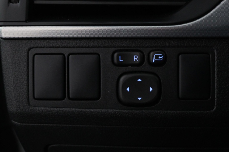 Toyota Avensis Touring Sports - 1.8 VVT-i SkyView Limited 44