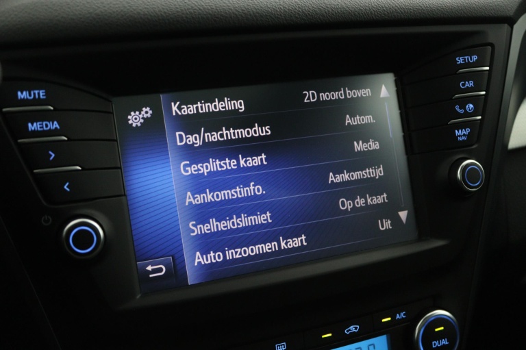 Toyota Avensis Touring Sports - 1.8 VVT-i SkyView Limited 52