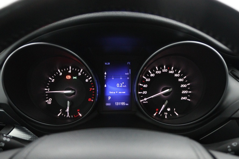 Toyota Avensis Touring Sports - 1.8 VVT-i SkyView Limited 6