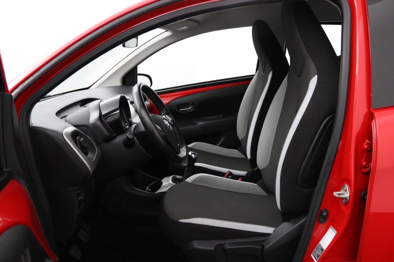 Toyota Aygo - 1.0 VVT-i x-play 16