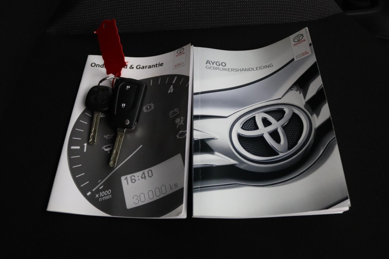 Toyota Aygo - 1.0 VVT-i x-fun 9