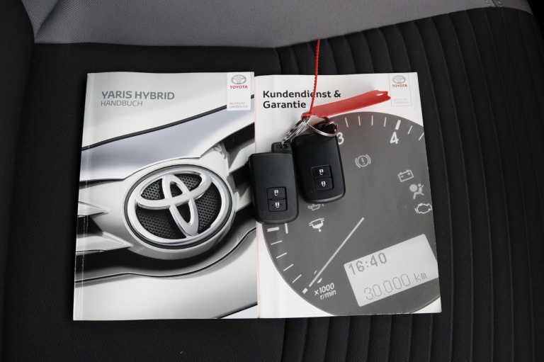 Toyota Yaris - 1.5 Hybrid Premium 11