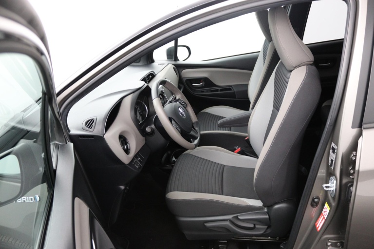 Toyota Yaris - 1.5 Hybrid Premium 17