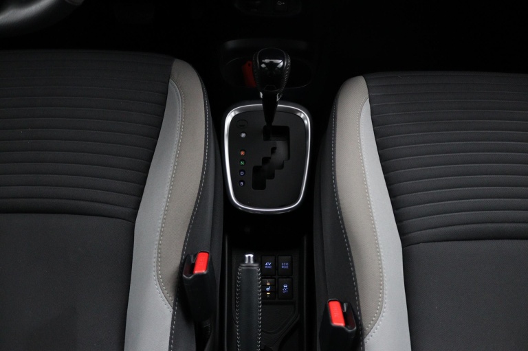 Toyota Yaris - 1.5 Hybrid Premium 27