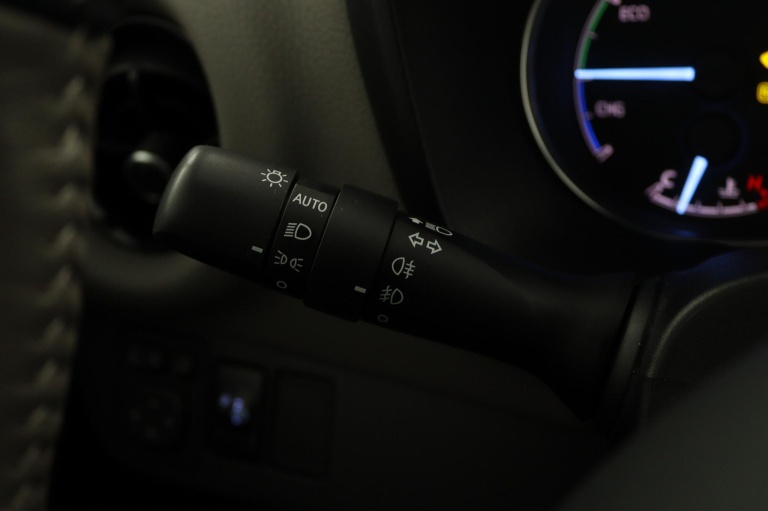 Toyota Yaris - 1.5 Hybrid Premium 31