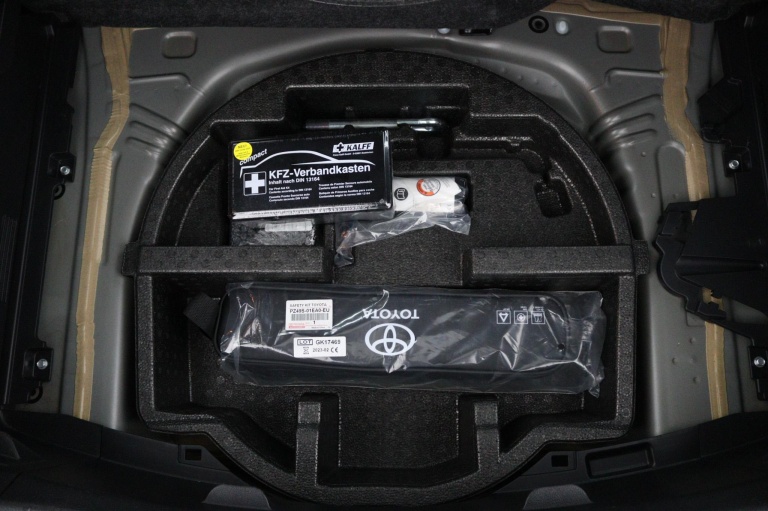 Toyota Yaris - 1.5 Hybrid Premium 34