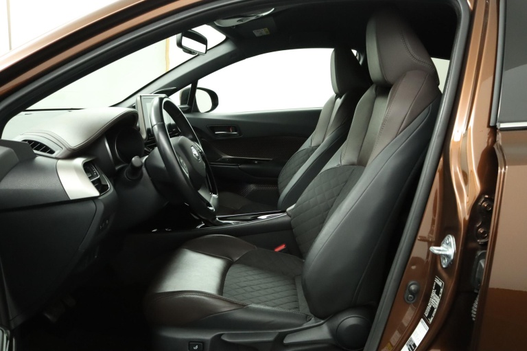 Toyota C-HR - 1.8 Hybrid Executive 17