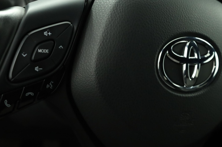 Toyota C-HR - 1.8 Hybrid Executive 19