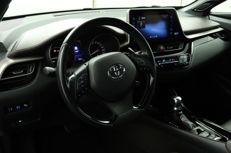 Toyota C-HR - 1.8 Hybrid Executive 67