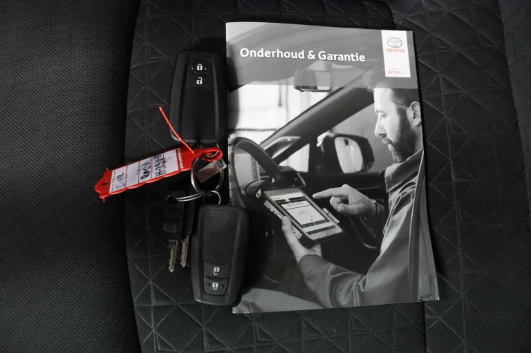 Toyota C-HR - 1.8 Hybrid Dynamic 8