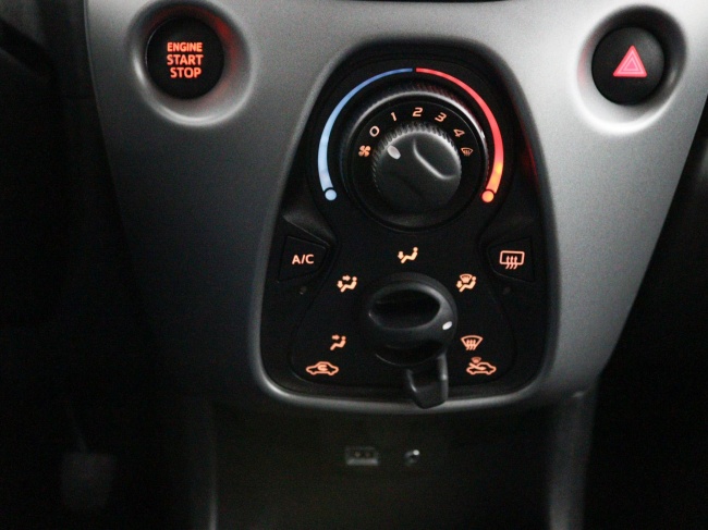 Toyota Aygo - 1.0 VVT-i x-play limited