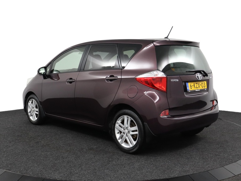 Toyota Verso-S - 1.3 VVT-i Dynamic 11