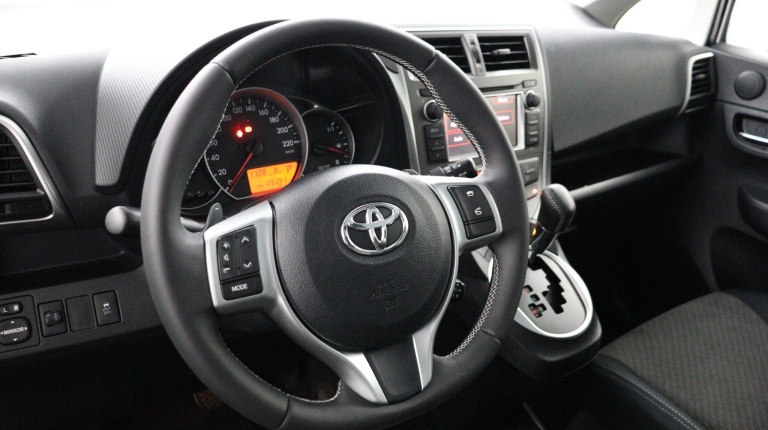 Toyota Verso-S - 1.3 VVT-i Dynamic 18