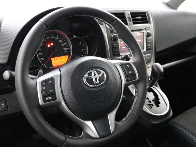 Toyota Verso-S - 1.3 VVT-i Dynamic