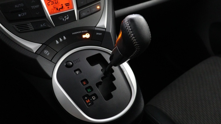 Toyota Verso-S - 1.3 VVT-i Dynamic 26