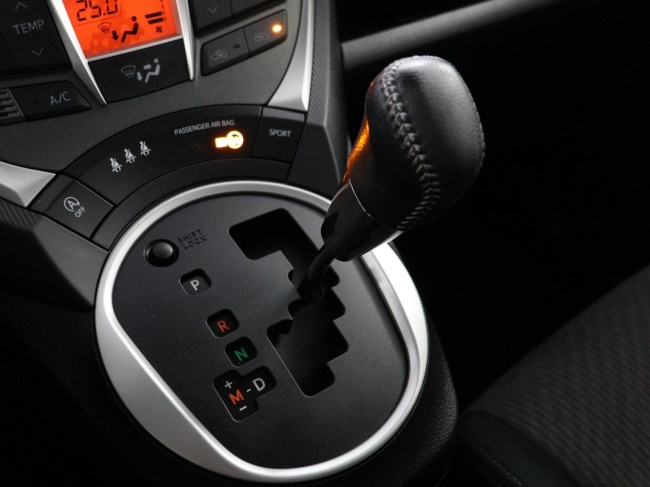 Toyota Verso-S - 1.3 VVT-i Dynamic