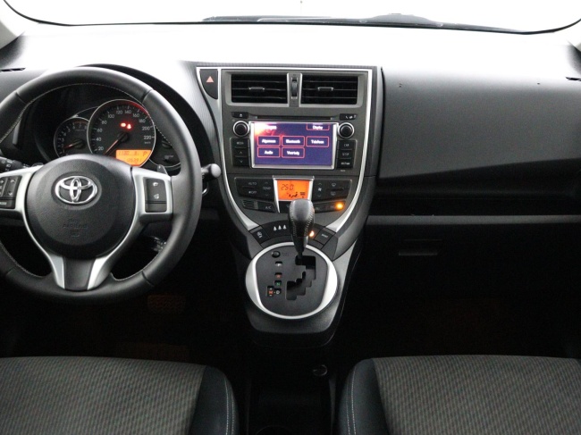 Toyota Verso-S - 1.3 VVT-i Dynamic
