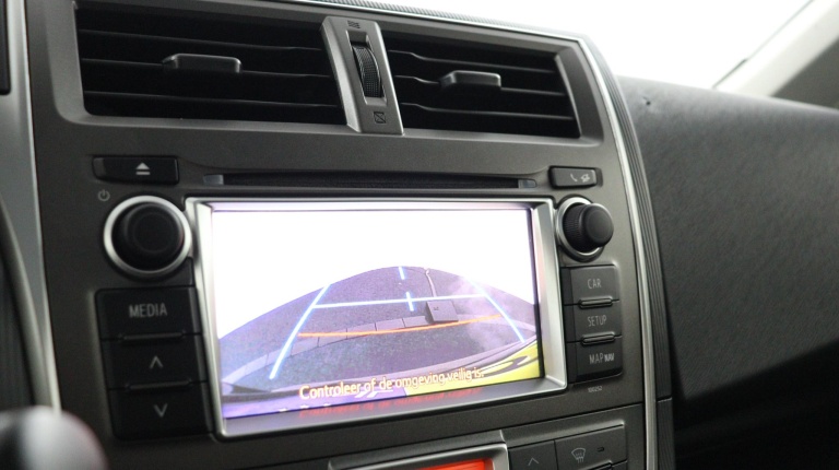 Toyota Verso-S - 1.3 VVT-i Dynamic 8