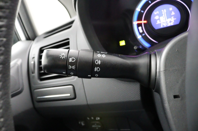 Toyota Auris - 1.8 Full Hybrid Aspiration 18