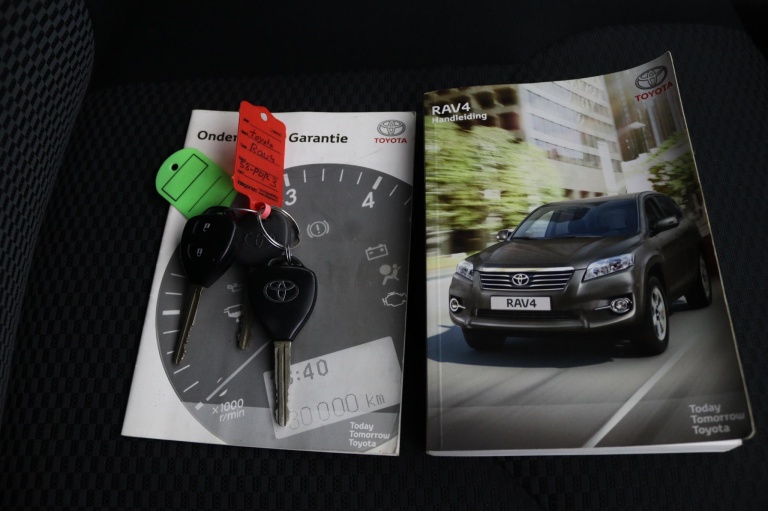 Toyota RAV4 - 2.0 VVTi Dynamic 2WD 11