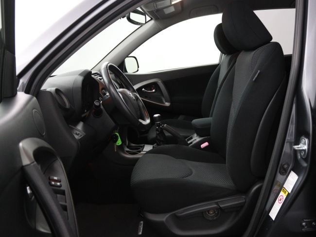 Toyota RAV4 - 2.0 VVTi Dynamic 2WD