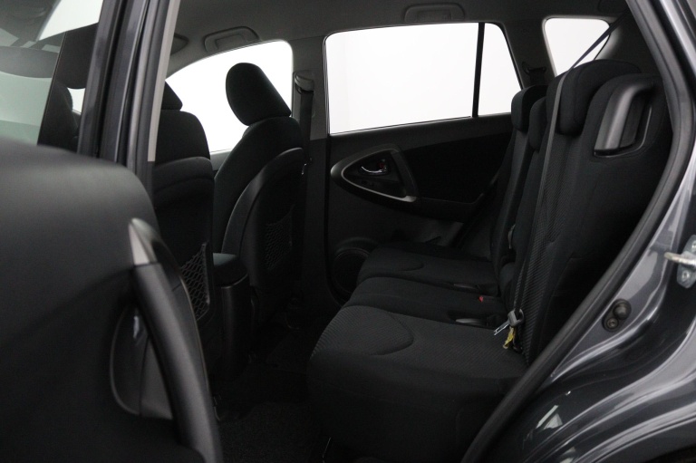 Toyota RAV4 - 2.0 VVTi Dynamic 2WD 18