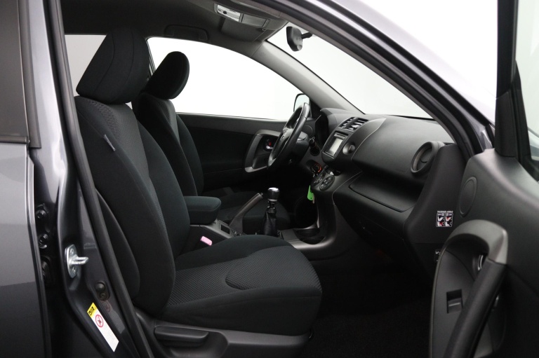 Toyota RAV4 - 2.0 VVTi Dynamic 2WD 22