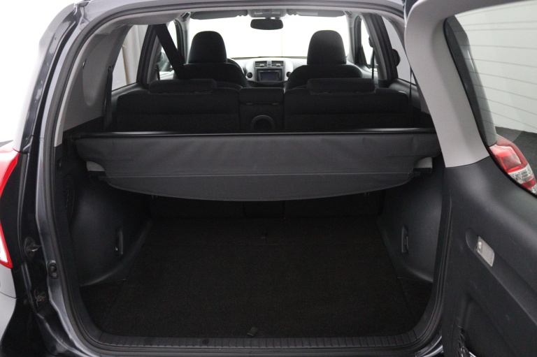 Toyota RAV4 - 2.0 VVTi Dynamic 2WD 23