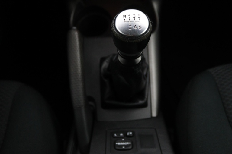 Toyota RAV4 - 2.0 VVTi Dynamic 2WD 28