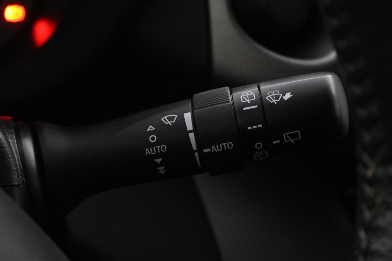 Toyota RAV4 - 2.0 VVTi Dynamic 2WD 33