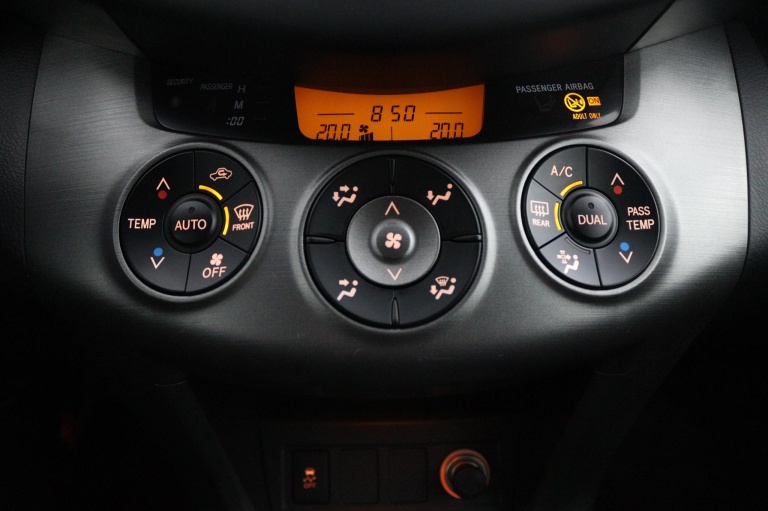 Toyota RAV4 - 2.0 VVTi Dynamic 2WD 7