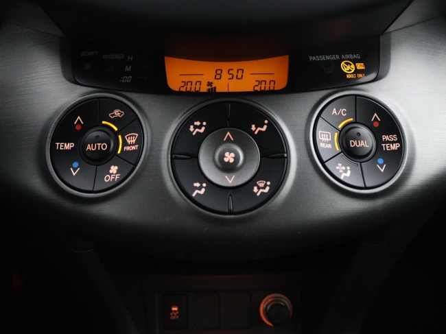 Toyota RAV4 - 2.0 VVTi Dynamic 2WD