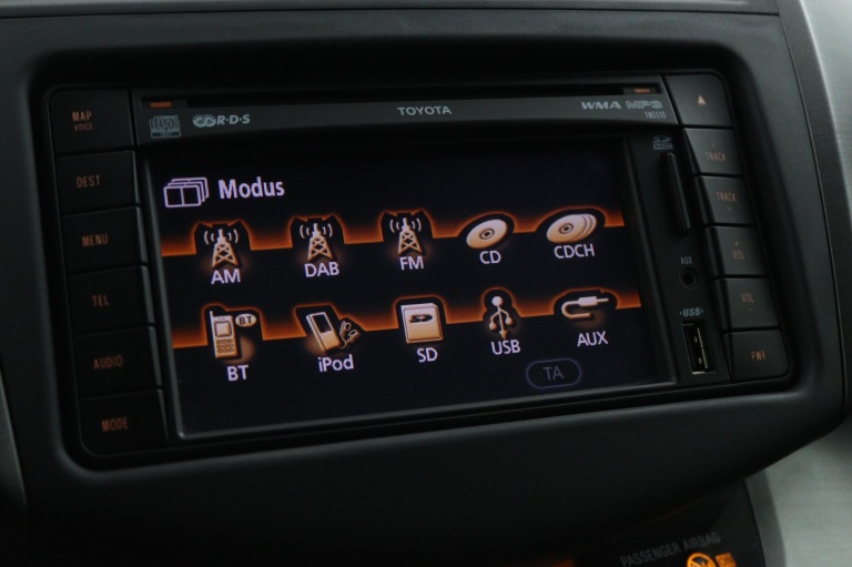 Toyota RAV4 - 2.0 VVTi Dynamic 2WD 8