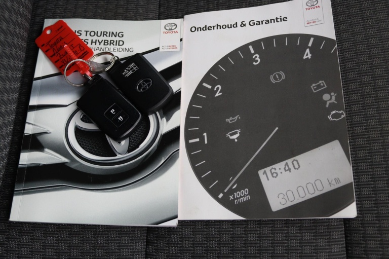 Toyota Auris Touring Sports - 1.8 Hybrid Dynamic Ultimate 11