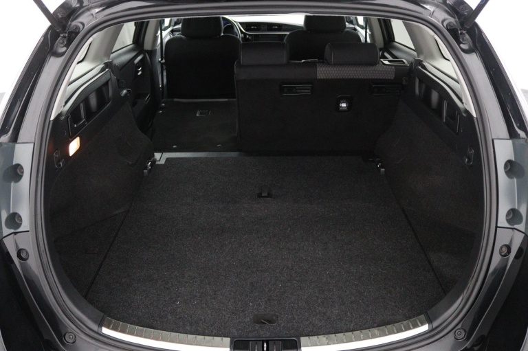 Toyota Auris Touring Sports - 1.8 Hybrid Dynamic Ultimate 26