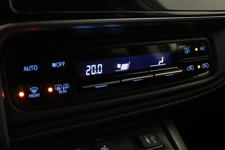 Toyota Auris Touring Sports - 1.8 Hybrid Dynamic Ultimate 7