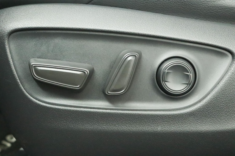 Toyota RAV4 - 2.5 Plug-in Hybrid AWD Bi-Tone Plus 30