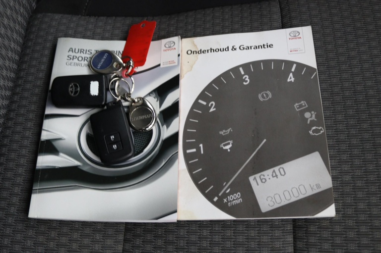 Toyota Auris Touring Sports - 1.8 Hybrid Energy Plus 11