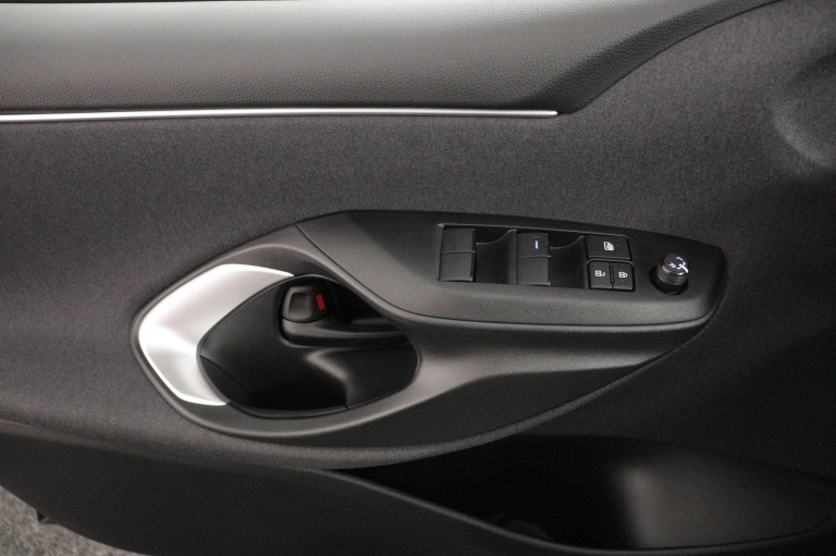 Toyota Yaris - 1.5 Hybrid 115 First Edition 28