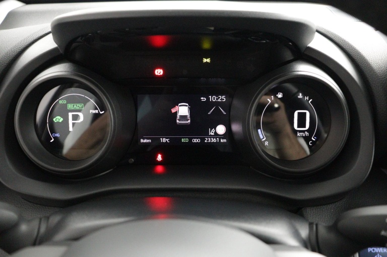 Toyota Yaris - 1.5 Hybrid 115 First Edition 6