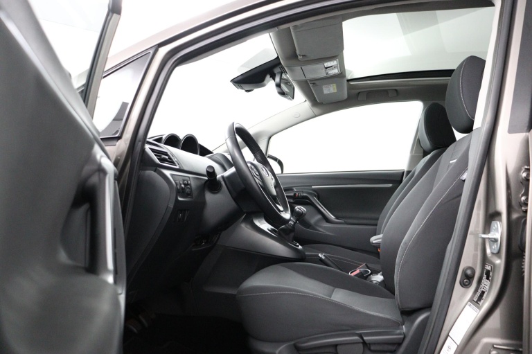 Toyota Verso - 1.6 VVT-i SkyView Edition 16