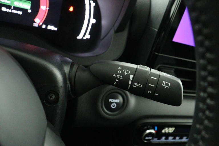 Toyota Yaris - 1.5 Hybrid 115 First Edition 31