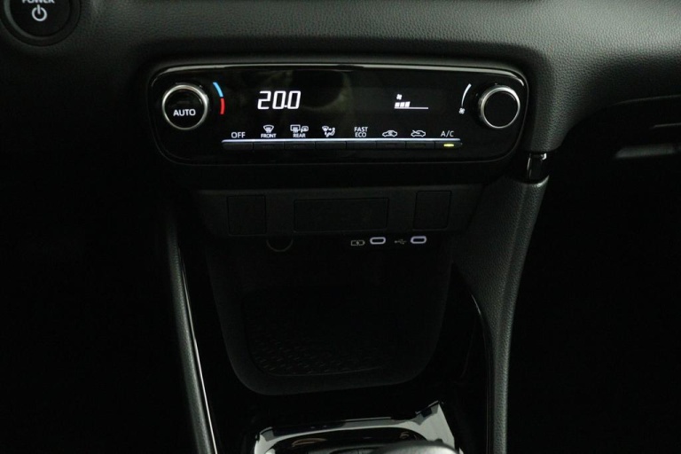 Toyota Yaris - 1.5 Hybrid 115 First Edition 7