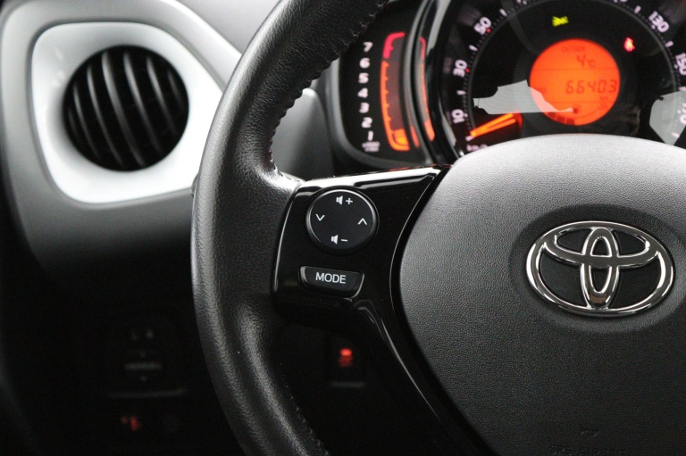 Toyota Aygo - 1.0 VVT-i x-play 19